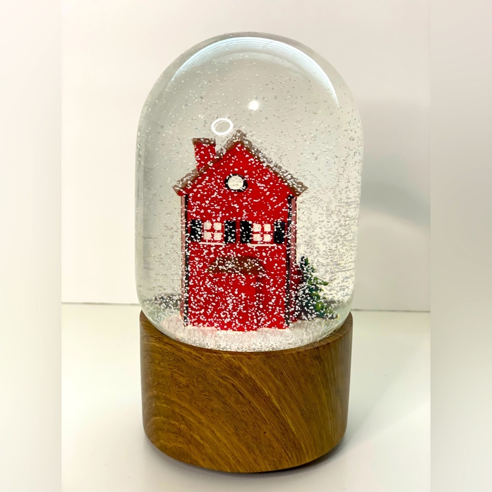 Home in the Snow Snowglobe musical - Here Comes Santa Claus wind-up red house